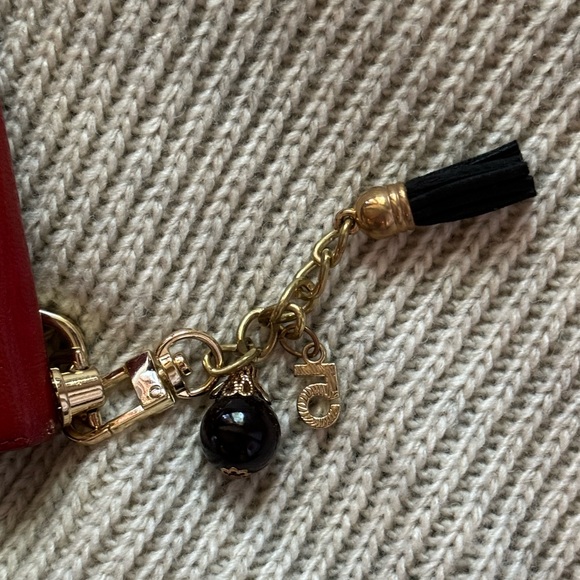 🌺$851 OFF RETAIL $175🌺AUTHENTIC CHANEL VINTAGE WALLET ON A CHAIN🌺 - Picture 15 of 15